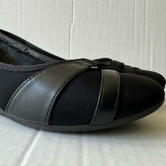 CL LAUNDRY WOMENS LOW HEEL WEDGES. BLACK SLIP ON CANVAS SHOES. GREAT CONDITION - Picture 9 of 15